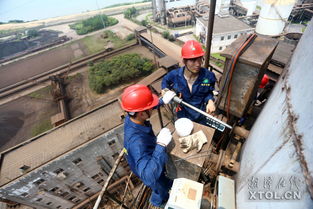 高空守护 80米烟囱上的环境监测人员